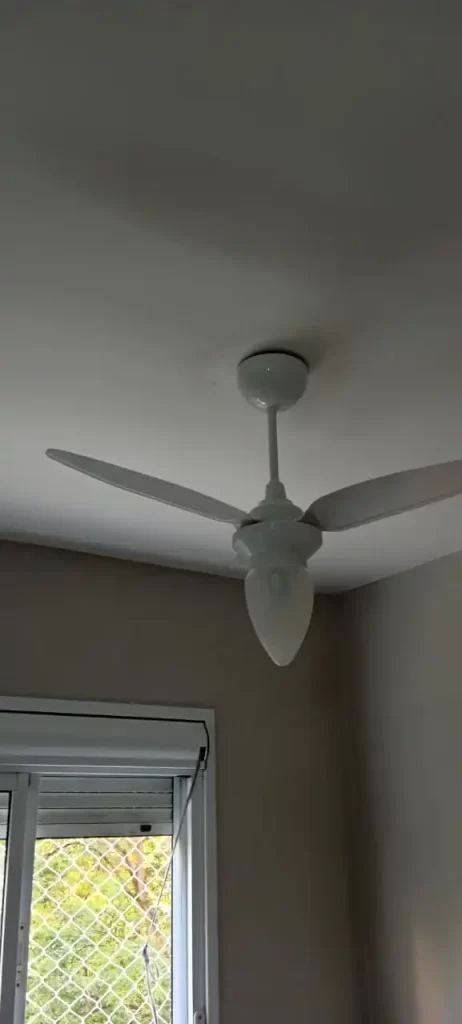 Instalação de ventilador de teto no Butantã com ventilador funcionando corretamente após acabamento elétrico profissional