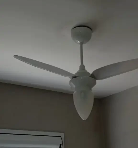 Instalação de ventilador de teto no Butantã com ventilador funcionando corretamente após acabamento elétrico profissional