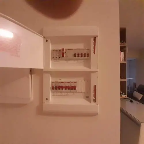Eletricista 24h Vila Sônia SP manutenção em Quadro de disjuntores com sinais de superaquecimento e cheiro de queimado na Vila Sônia em São Paulo