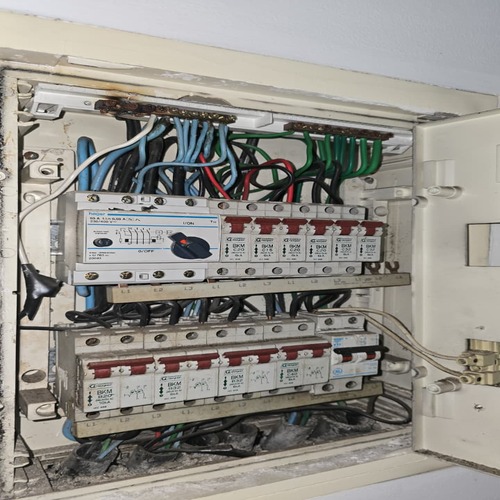 Eletricista 24 horas no Morumbi. Quadro elétrico com disjuntor DR desarmando no Morumbi