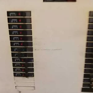 Quadro elétrico residencial trifásico instalado por eletricista de emergência em São Paulo
