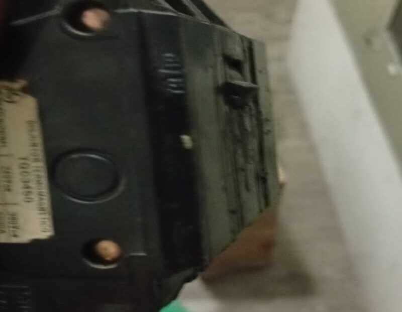 disjuntor desarmando e com manete quebrado no centro de medição no Butantã São Paulo