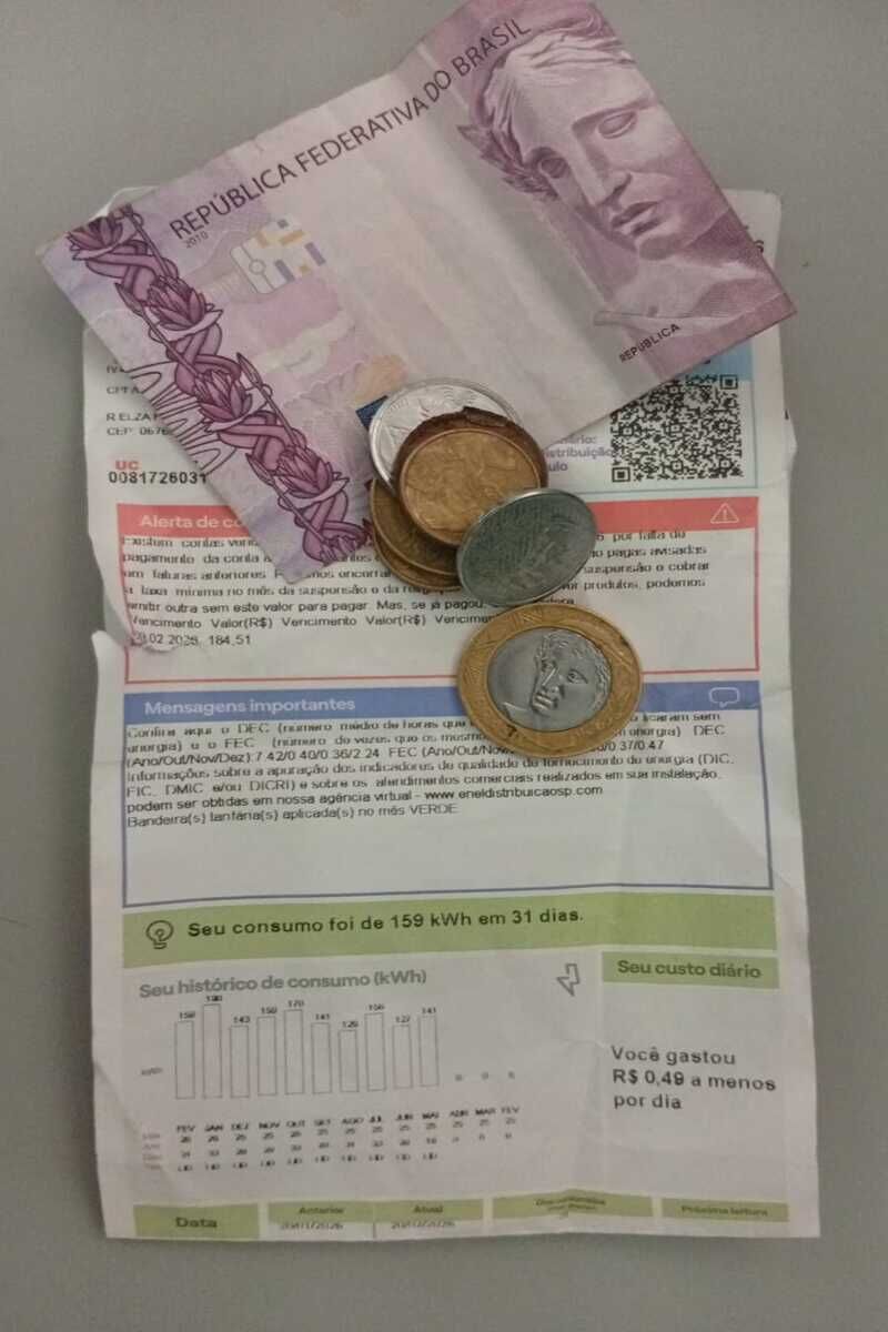Exemplo de conta de energia absurdamente cara mostrando consumo alto de energia elétrica